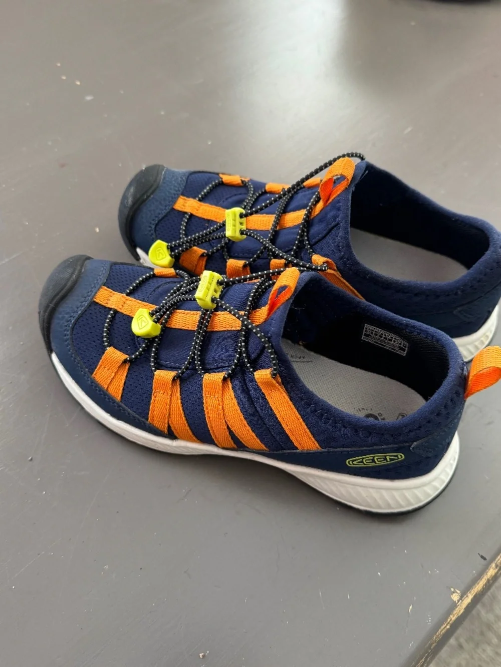 Keen Motozoa Sandals/Shoes Big Kids Size 2